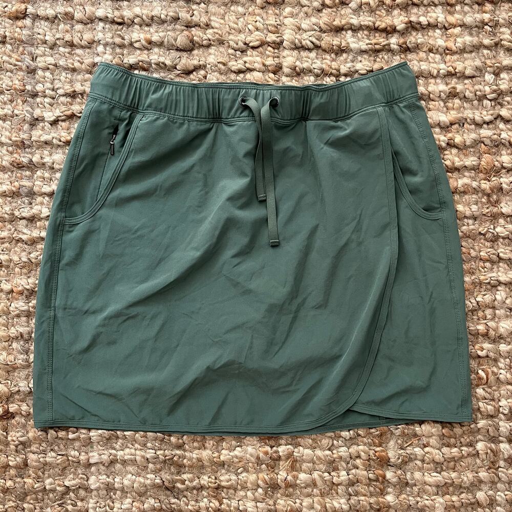 Patagonia Fleetwith Skort Women's L Green Stretch Athletic Hiking Skirt  Golf